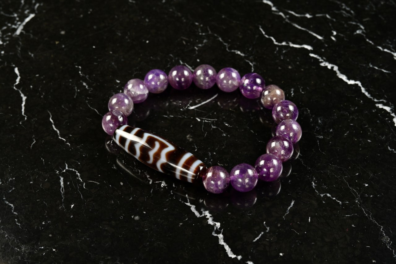 Dzi-Stein Garuda mit Amethyst - Schutz für Reisende, Willenskraft, mildert Angstzustände