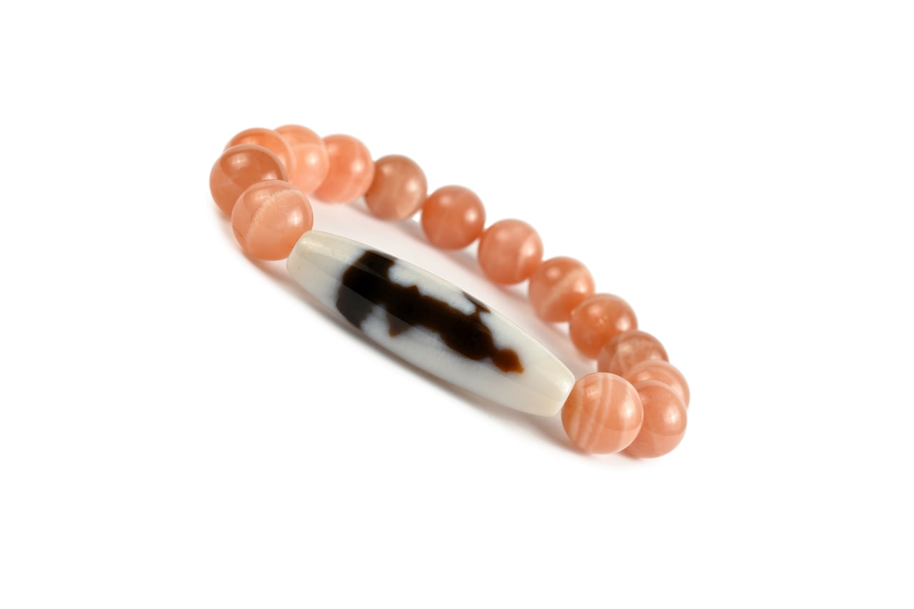 Dzi-Stein Guanyin mit Mondstein - allgemeine Wohlbefinden, optimiert die hormonellen Prozesse
